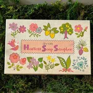 VINTAGE Avon Hostess Soap Sampler - vintage guest soaps in box 1960s 1970s